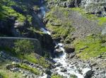 Norvège - Cascade sur la Route desTrolls (Trollstigen)