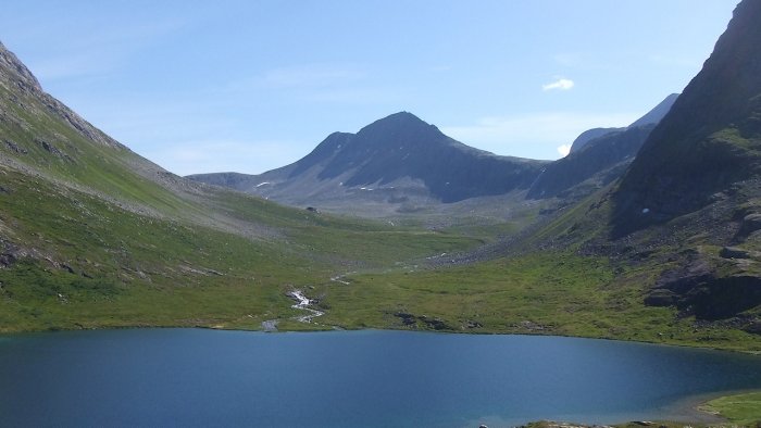 Norvège - Lac Alnesvatnet le long de route des Trolls