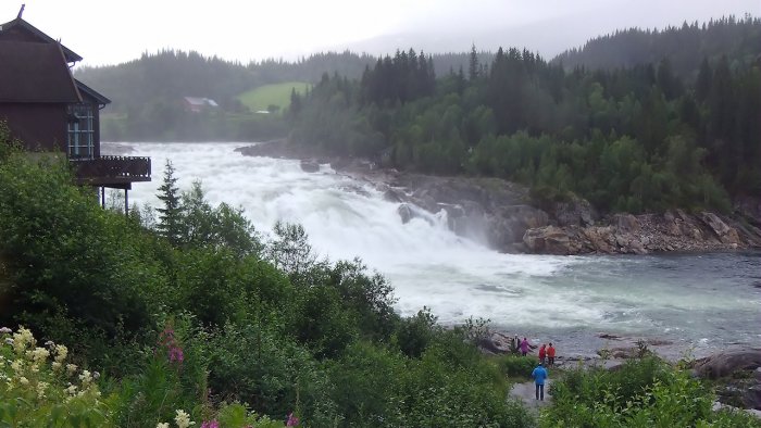 Norvège -Laksfossen (Cascade)