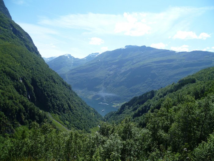 Norvège - Le Geirangerfjord vu de la route des aigles - Paquebot amarré