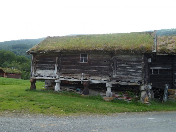 Norvège - Grange typique près de Vikøiry