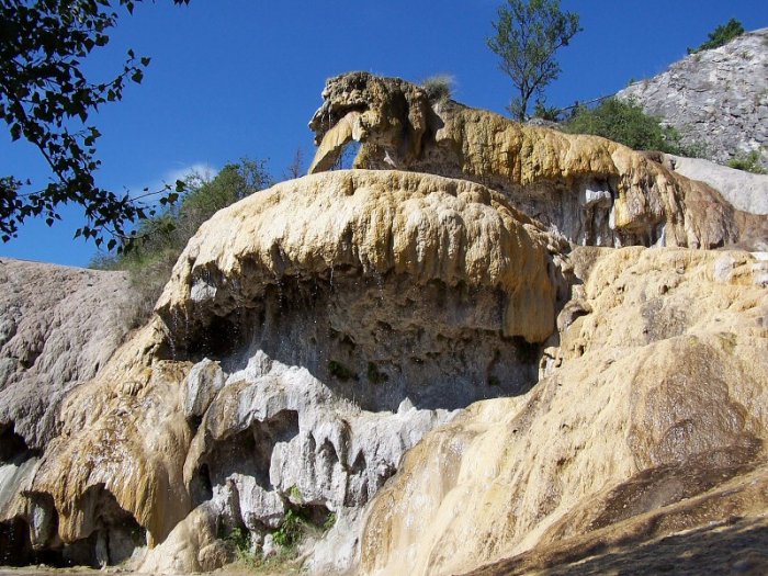 Fontaine pétrifiante - Réotier - Hautes Alpes (1)