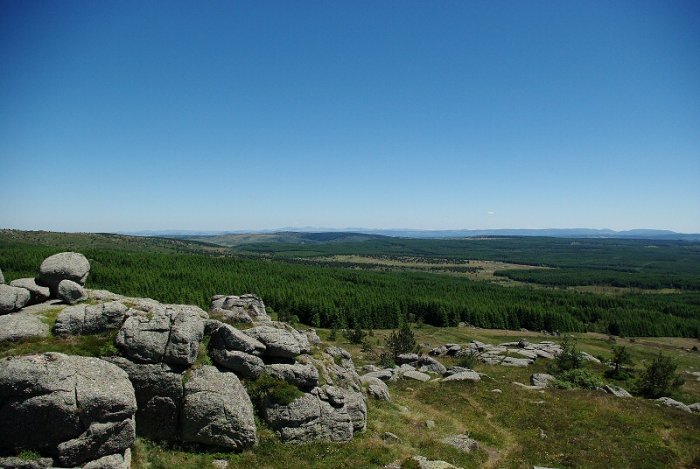 Vue sur les Monts d'Ardèche - Truc de Forunio (Lozère) (1)