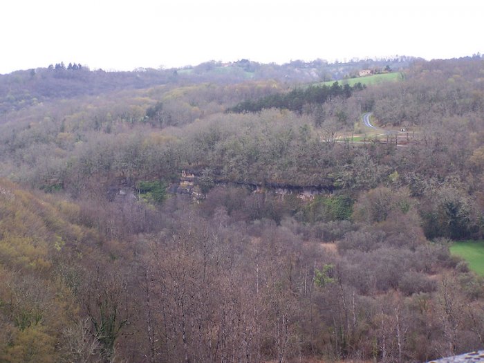 Le château de Commarque - Vue sur l'abri de Cap-Blanc