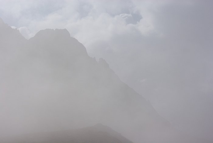 Sommet dans la brume - Col du Tourmalet